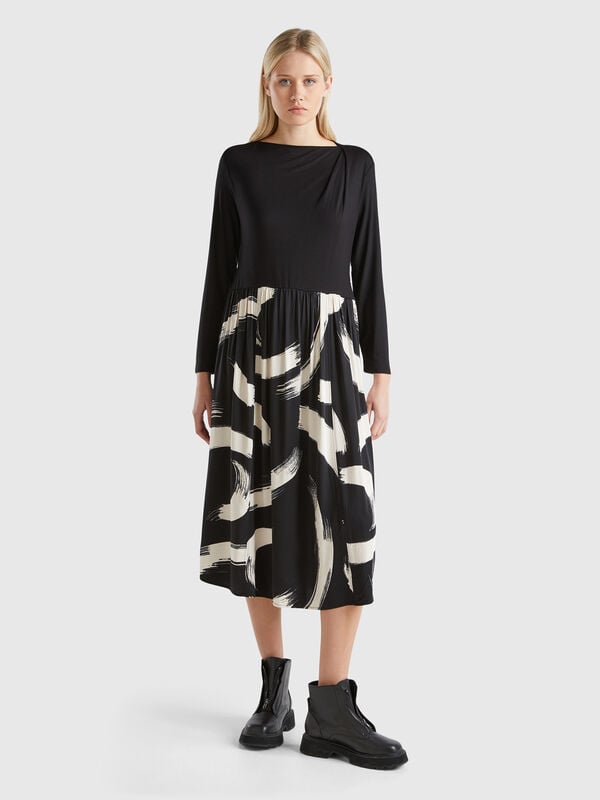 Flowy dress with patterned skirt Women
