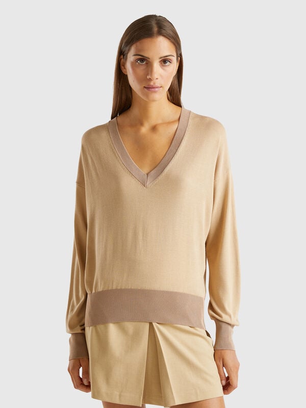 Sweater with opening at back Women