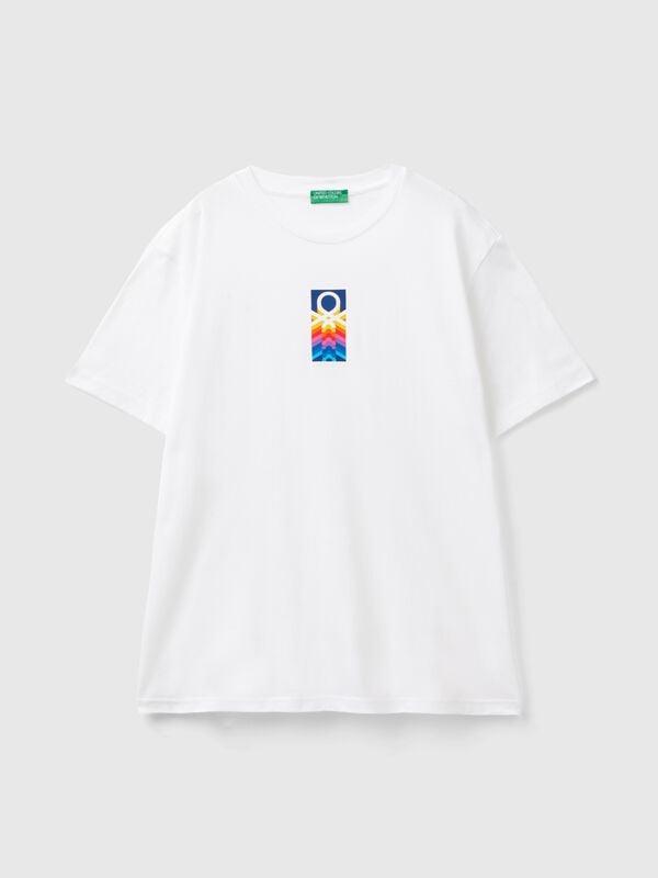 White t-shirt in organic cotton with multicolored logo White t-shirt in organic cotton with multicolored logo Men