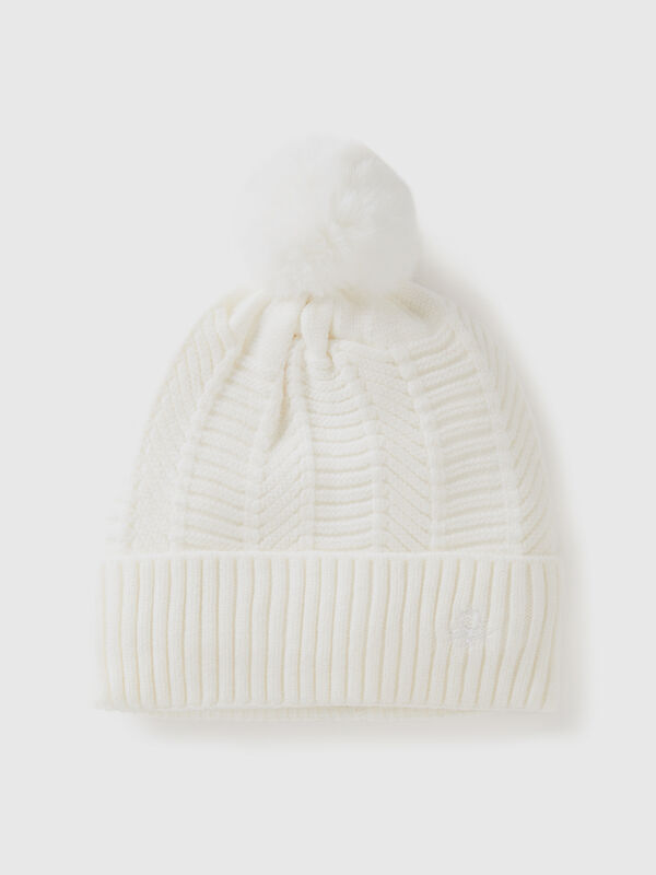 Lined hat with pom pom Women