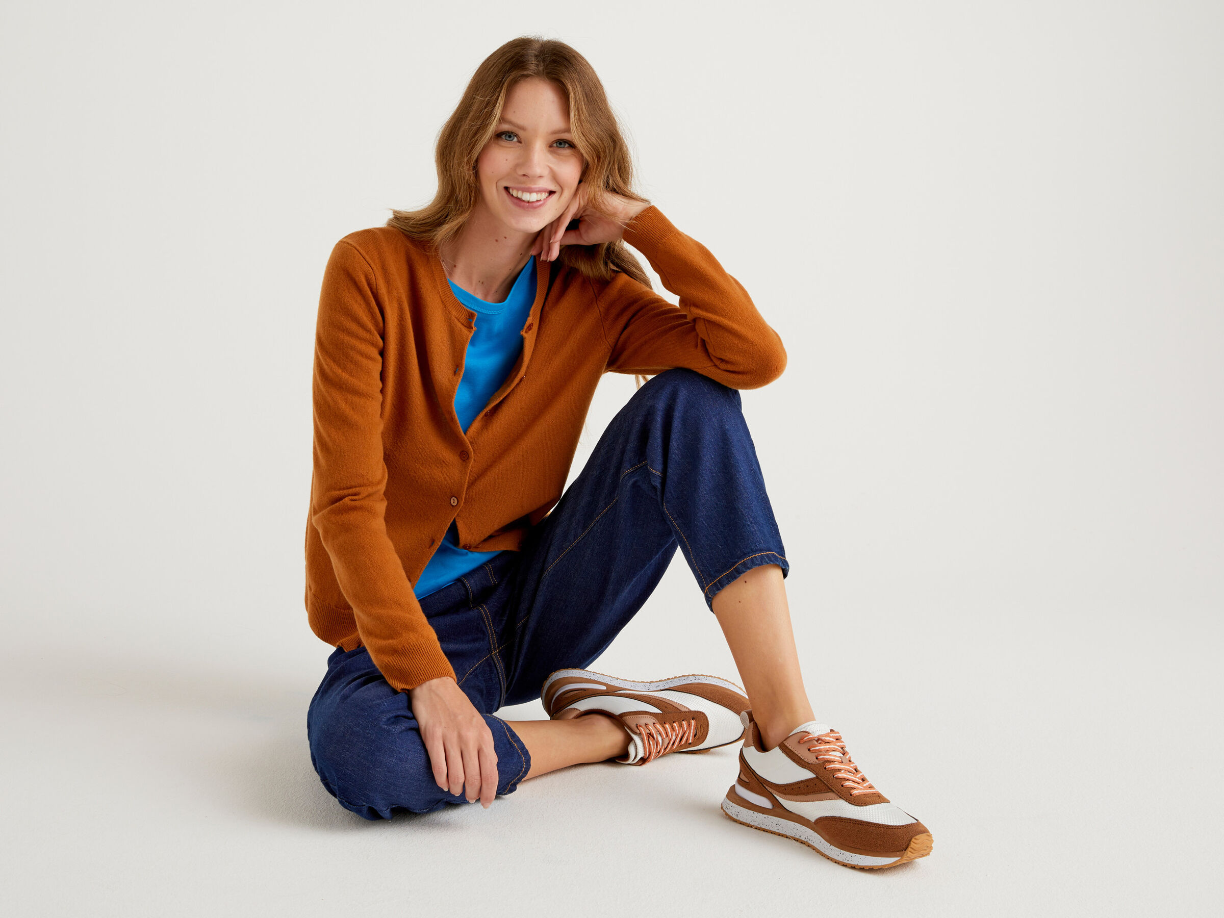 Crew neck cardigan in pure virgin wool image number 3