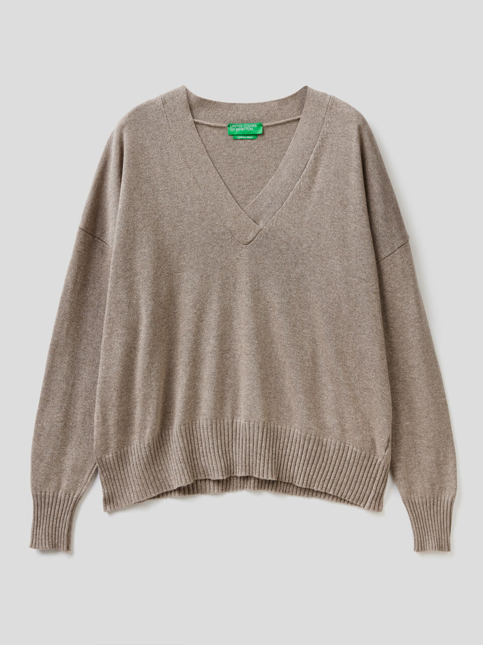 V-neck sweater in silk and cashmere blend image number 1