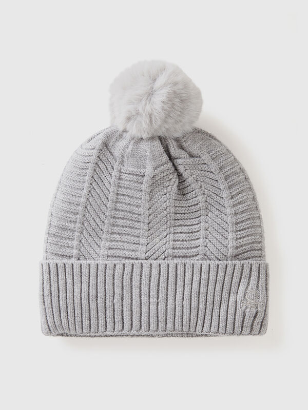 Lined hat with pom pom Women