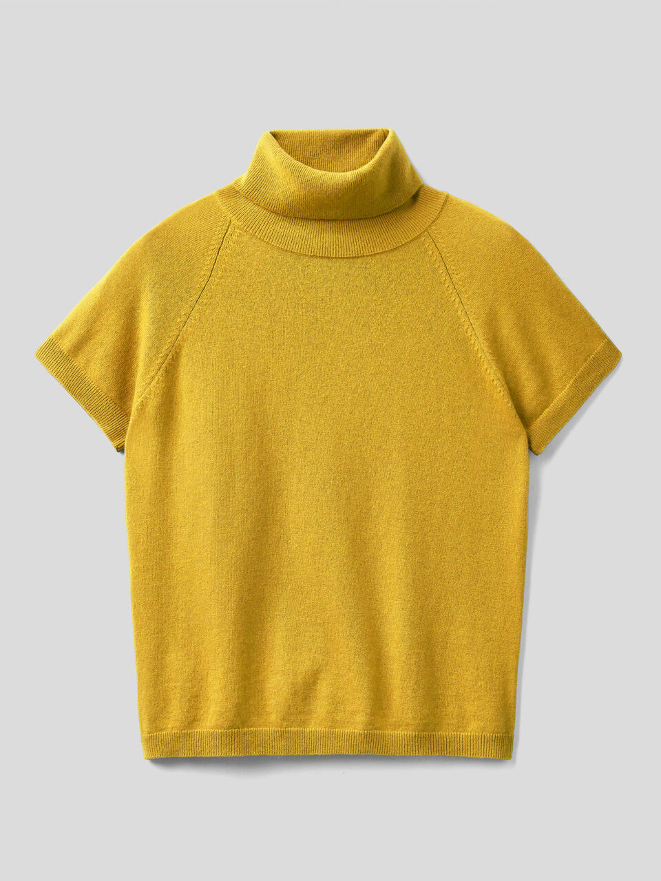 Short sleeve turtleneck image number 1