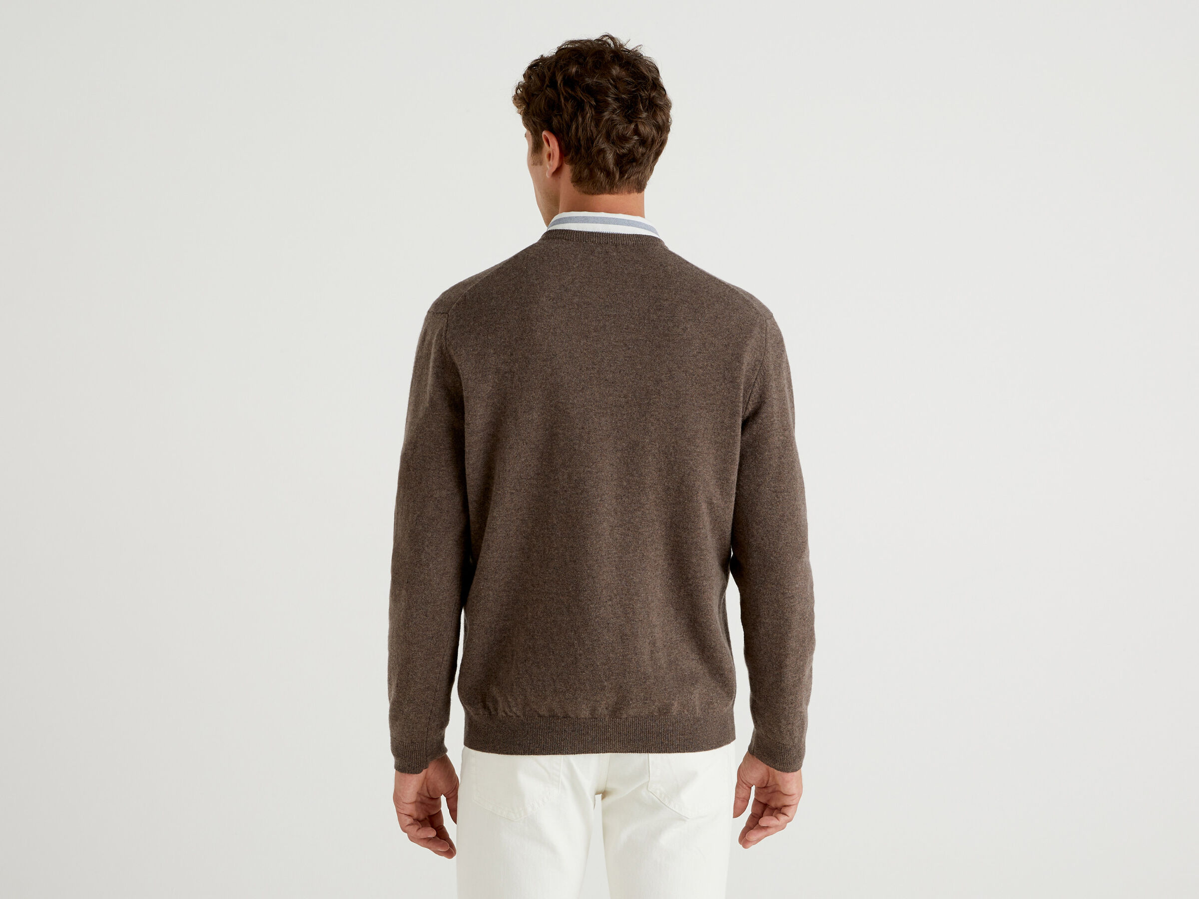 V-neck sweater in pure virgin wool image number 2