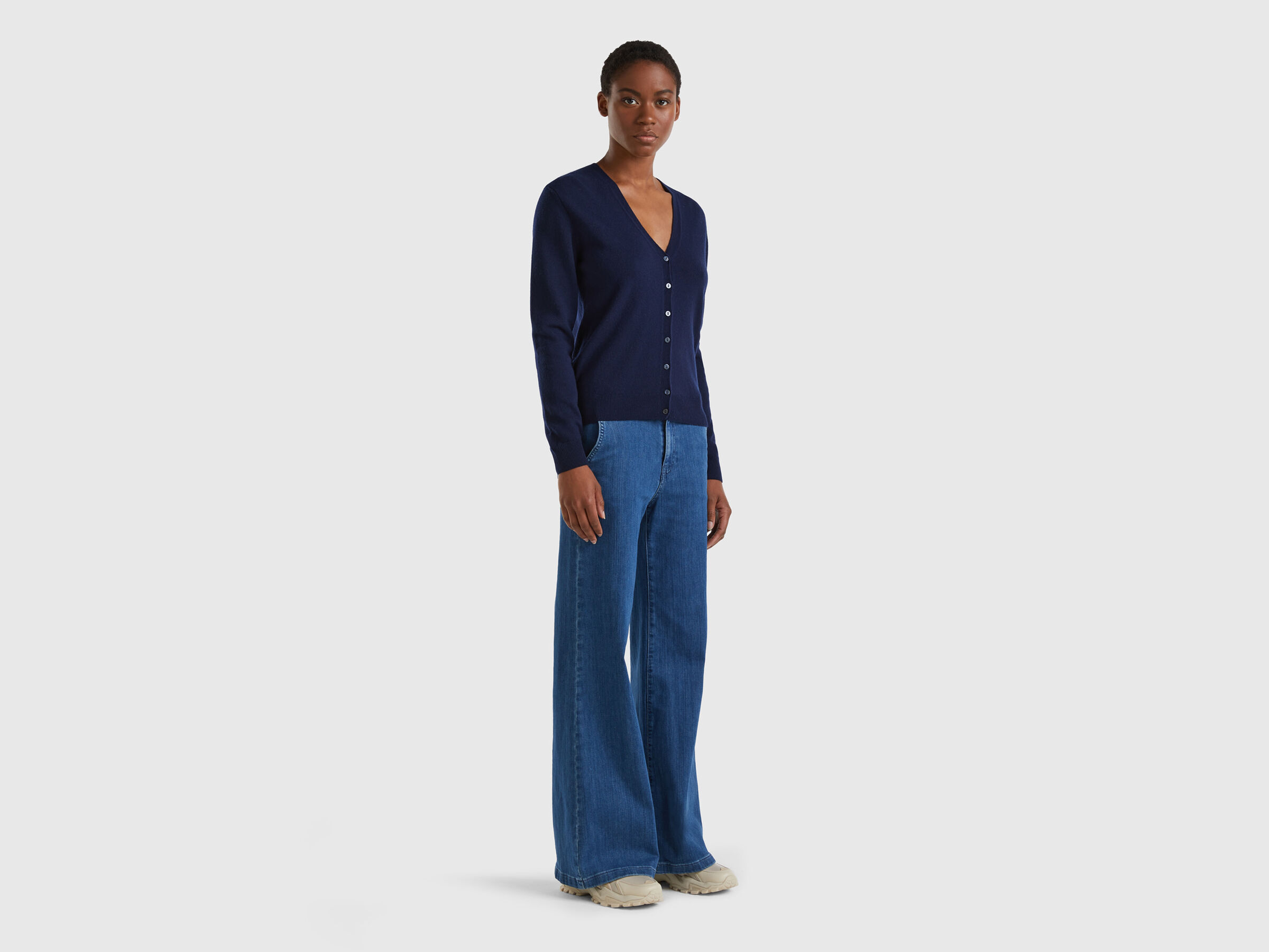 V-neck cardigan in pure virgin wool image number 3