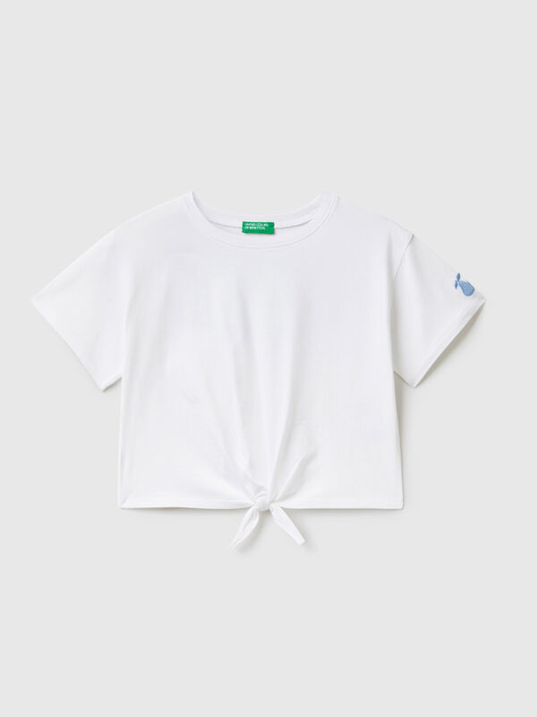 White t-shirt with patch and knot