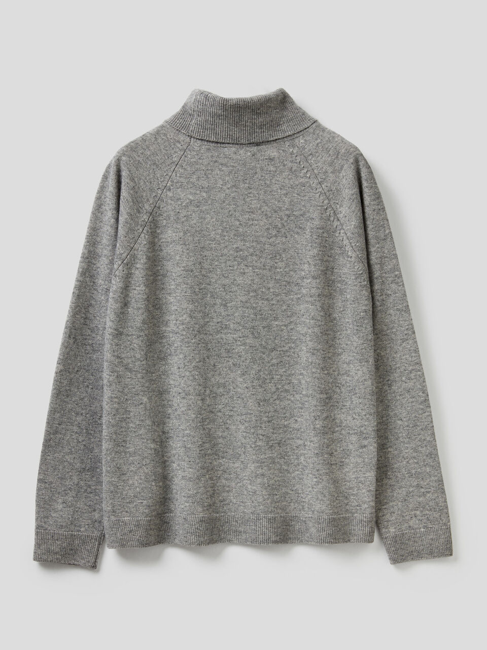 Turtleneck sweater in cashmere and wool blend image number 2