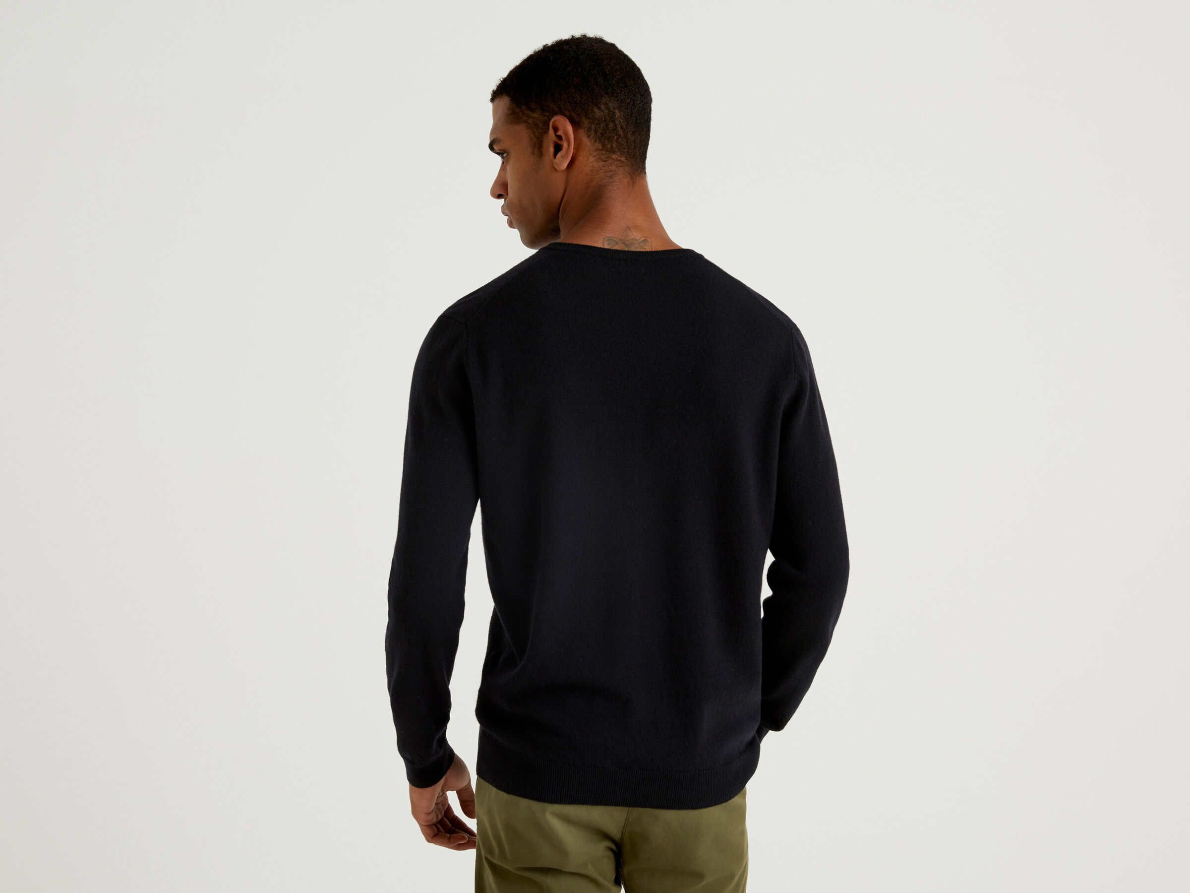 V-neck sweater in pure virgin wool image number 2