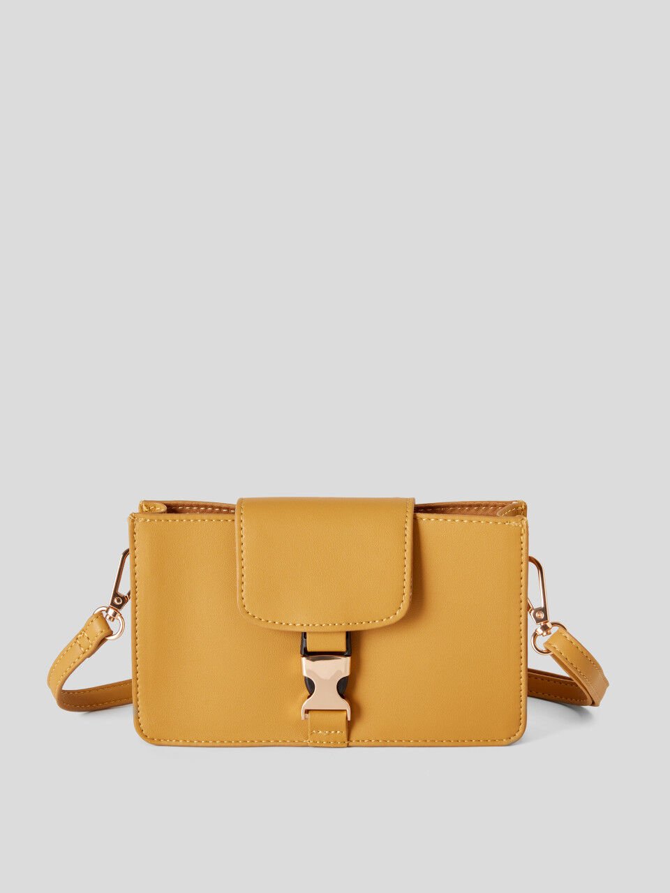 Axis bank hotsell stylish benetton bag