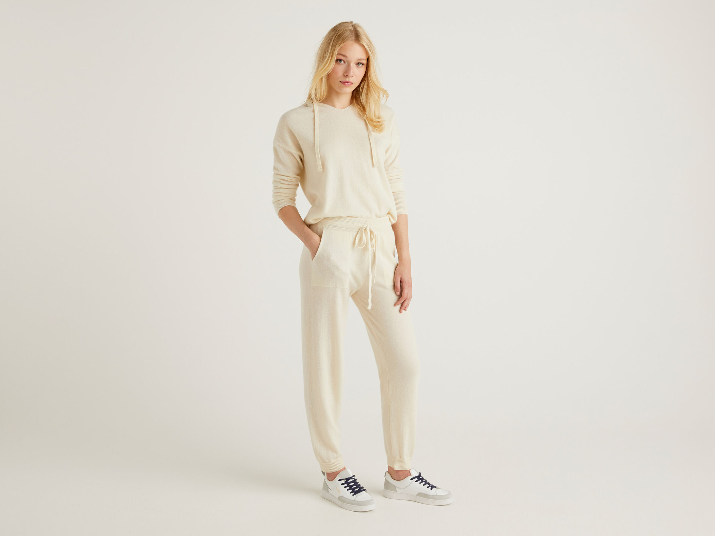 Pure cashmere sweater with hood image number 3