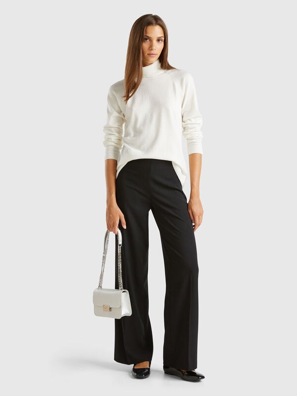 Flowy high-waisted trousers Women