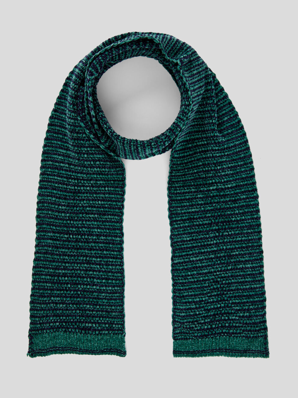 Scarf in chenille image number 1