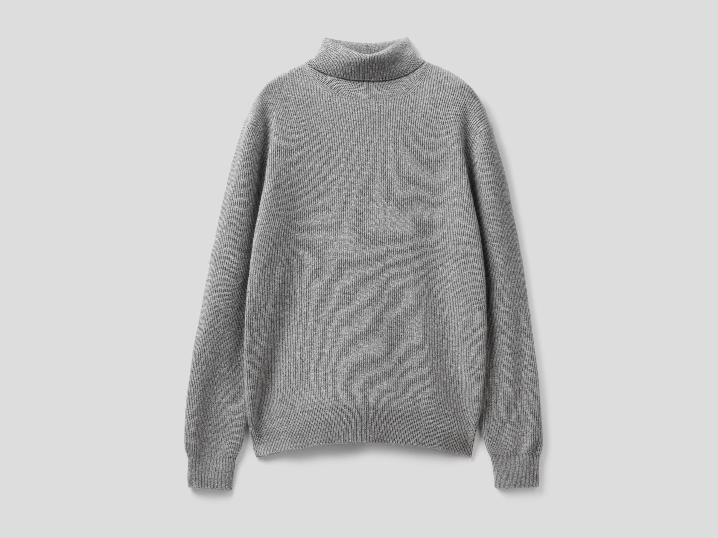 Turtleneck in cashmere blend image number 4