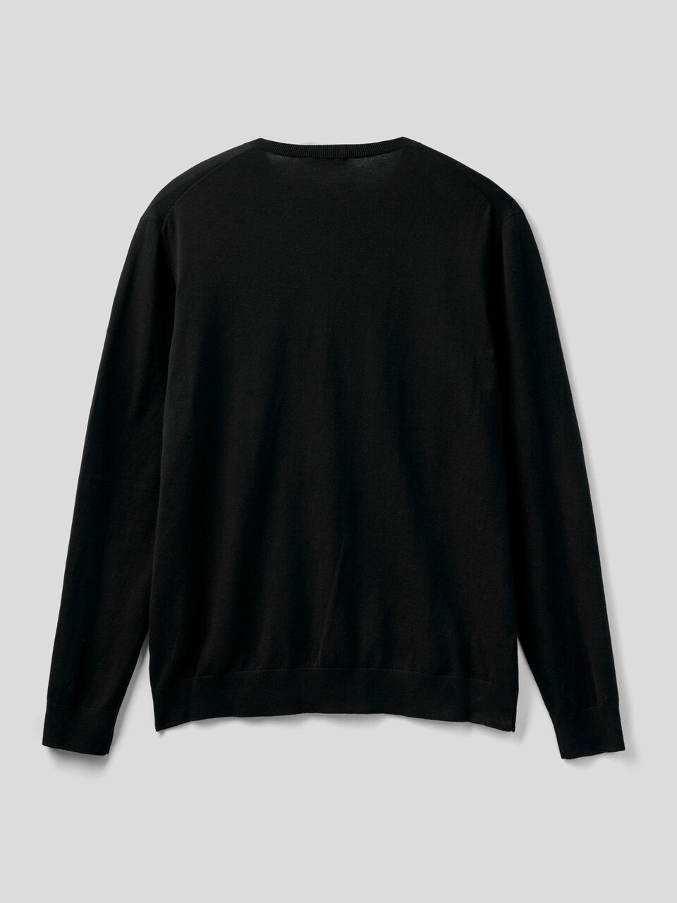 V-neck sweater in lightweight cotton blend image number 2