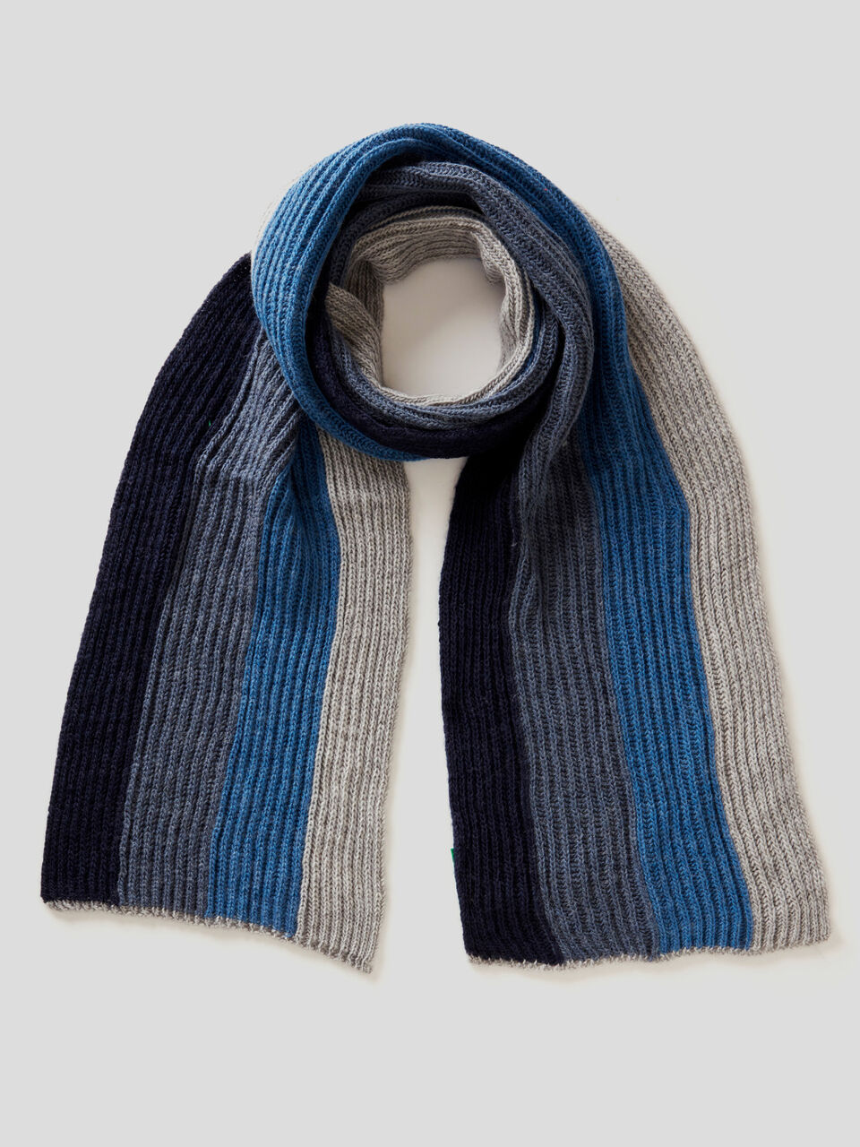 Scarf in wool blend with inlays image number 1
