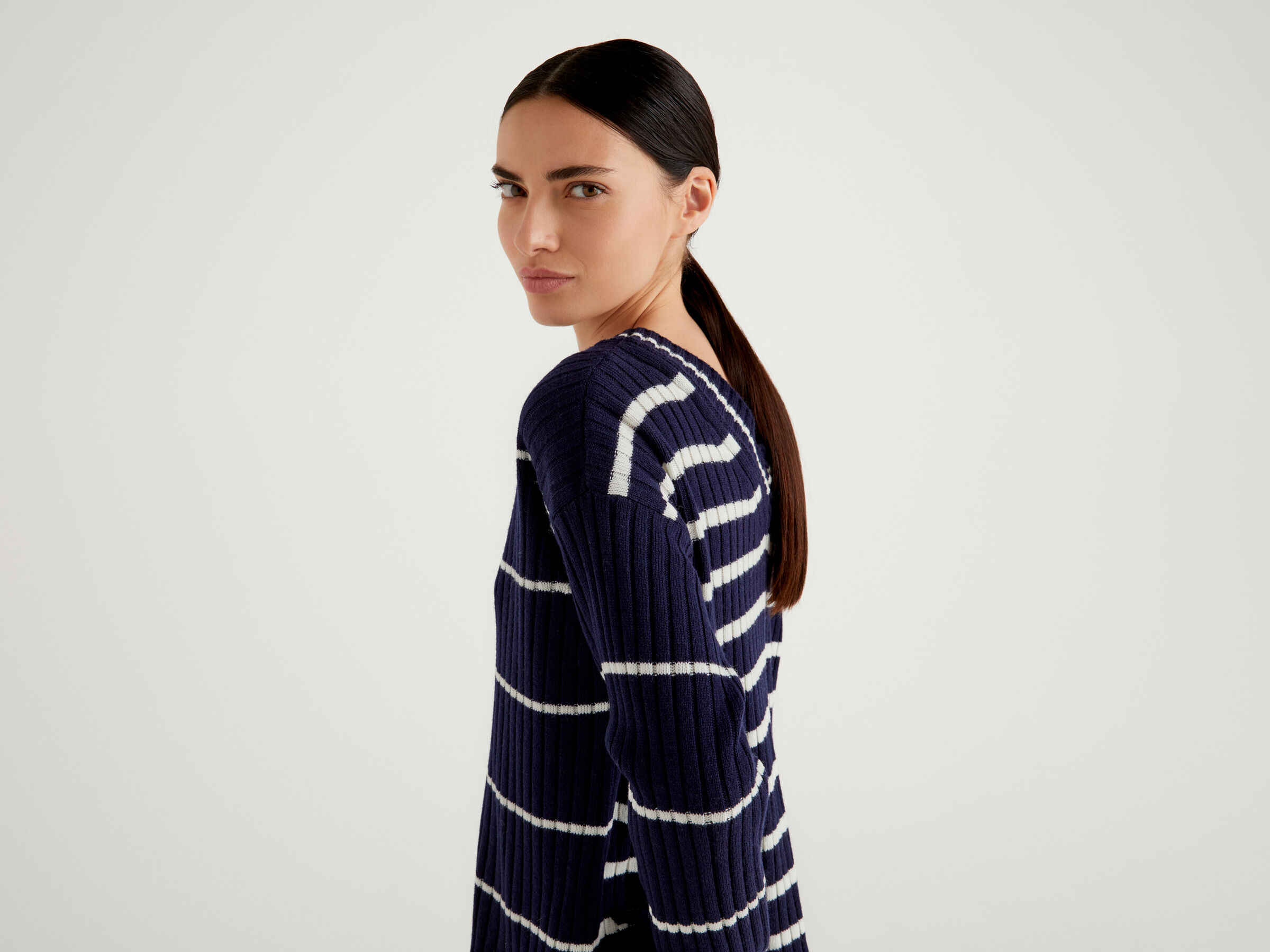 Double fit sweater image number 4