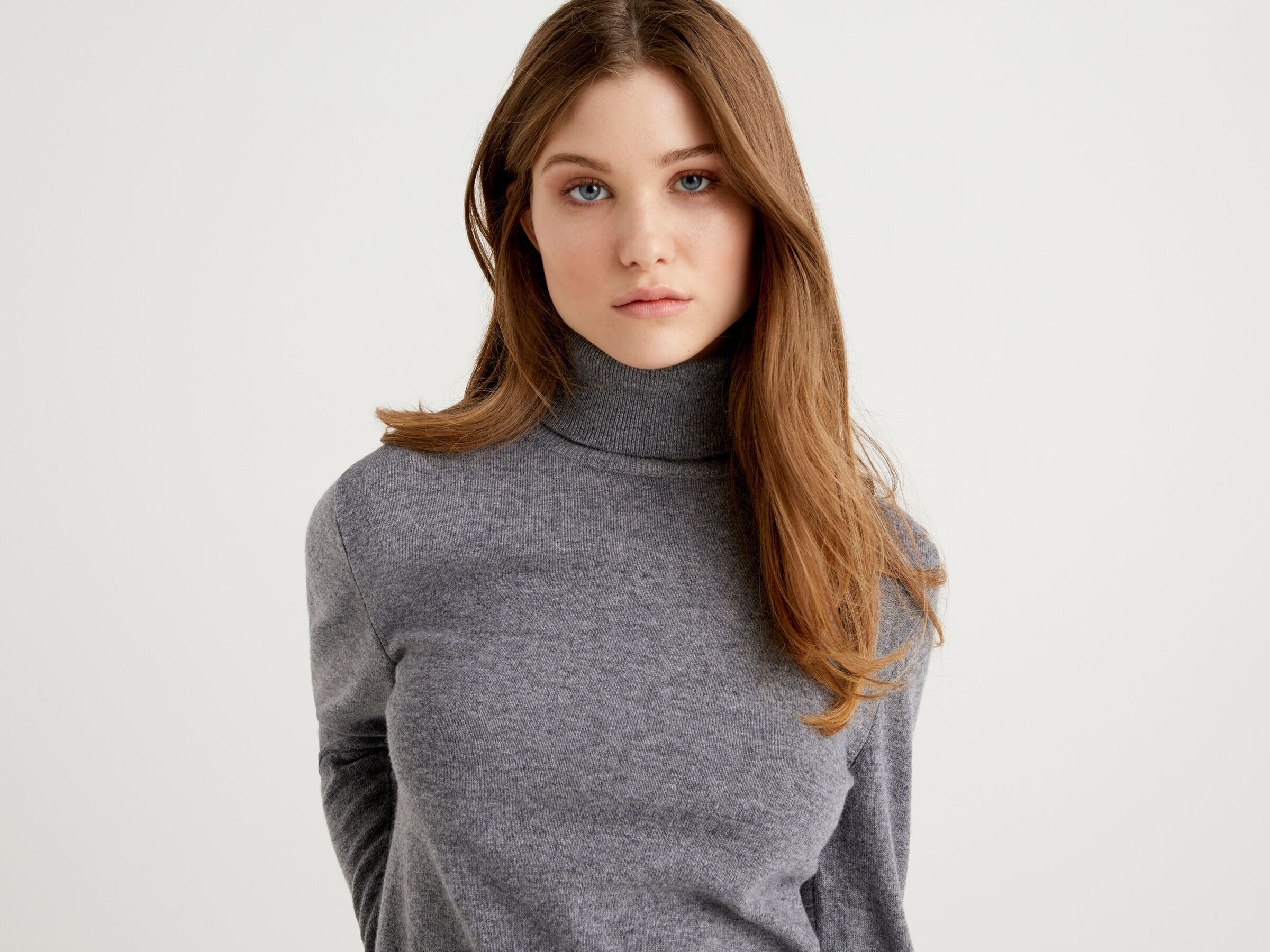 Turtleneck sweater in pure virgin wool image number 4