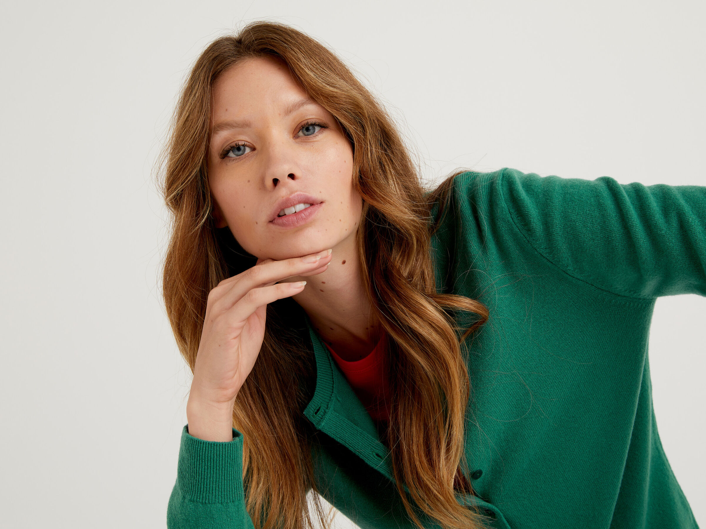 Crew neck cardigan in pure virgin wool image number 4