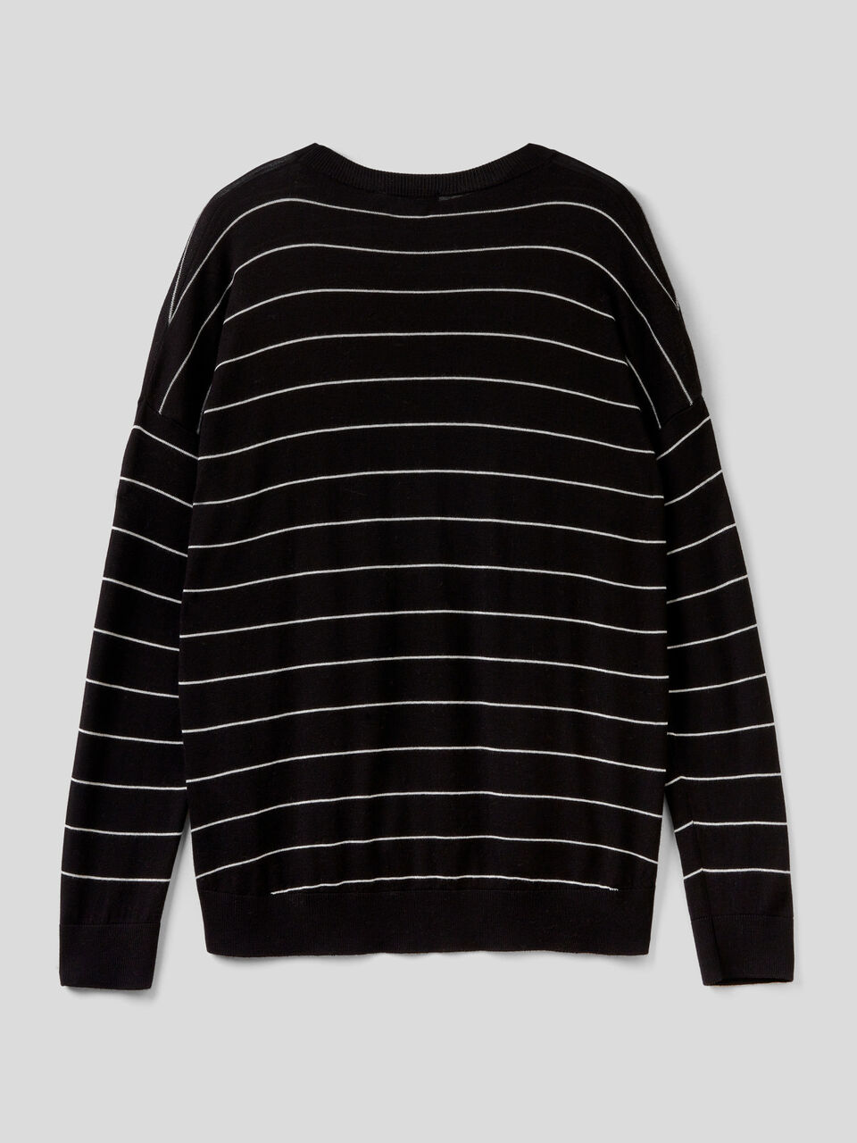 Relaxed boxy fit sweater image number 2
