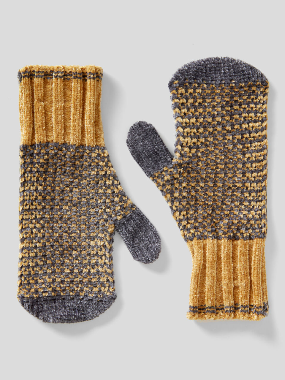 Gloves in chenille image number 1