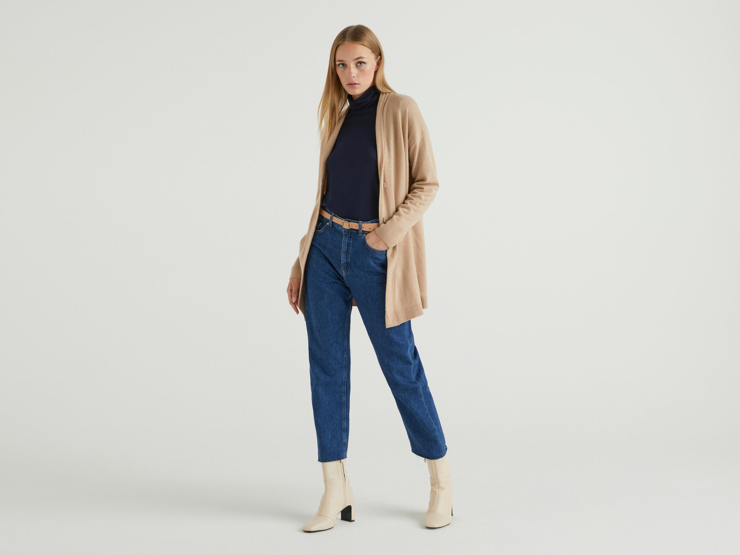 Cardigan in cashmere and wool blend image number 3