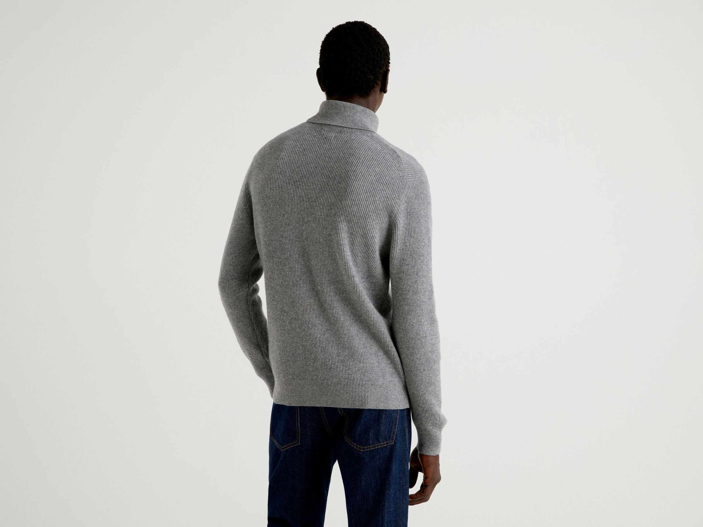 Turtleneck in cashmere blend image number 2