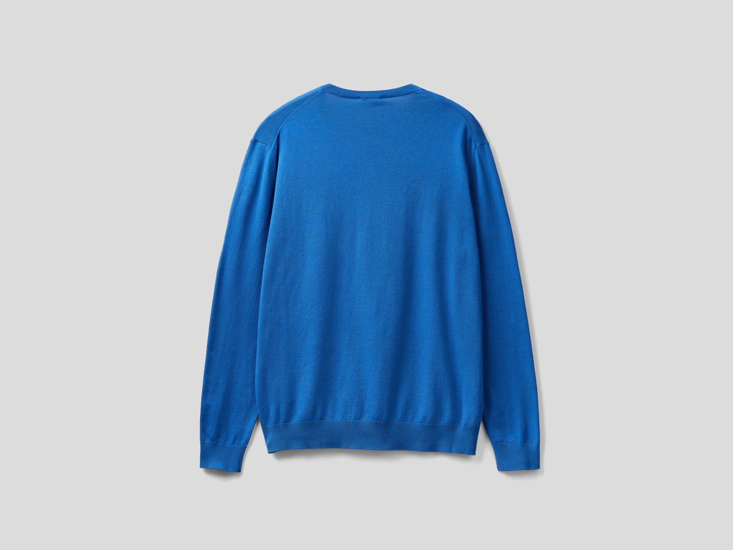 V-neck sweater in lightweight cotton blend image number 5