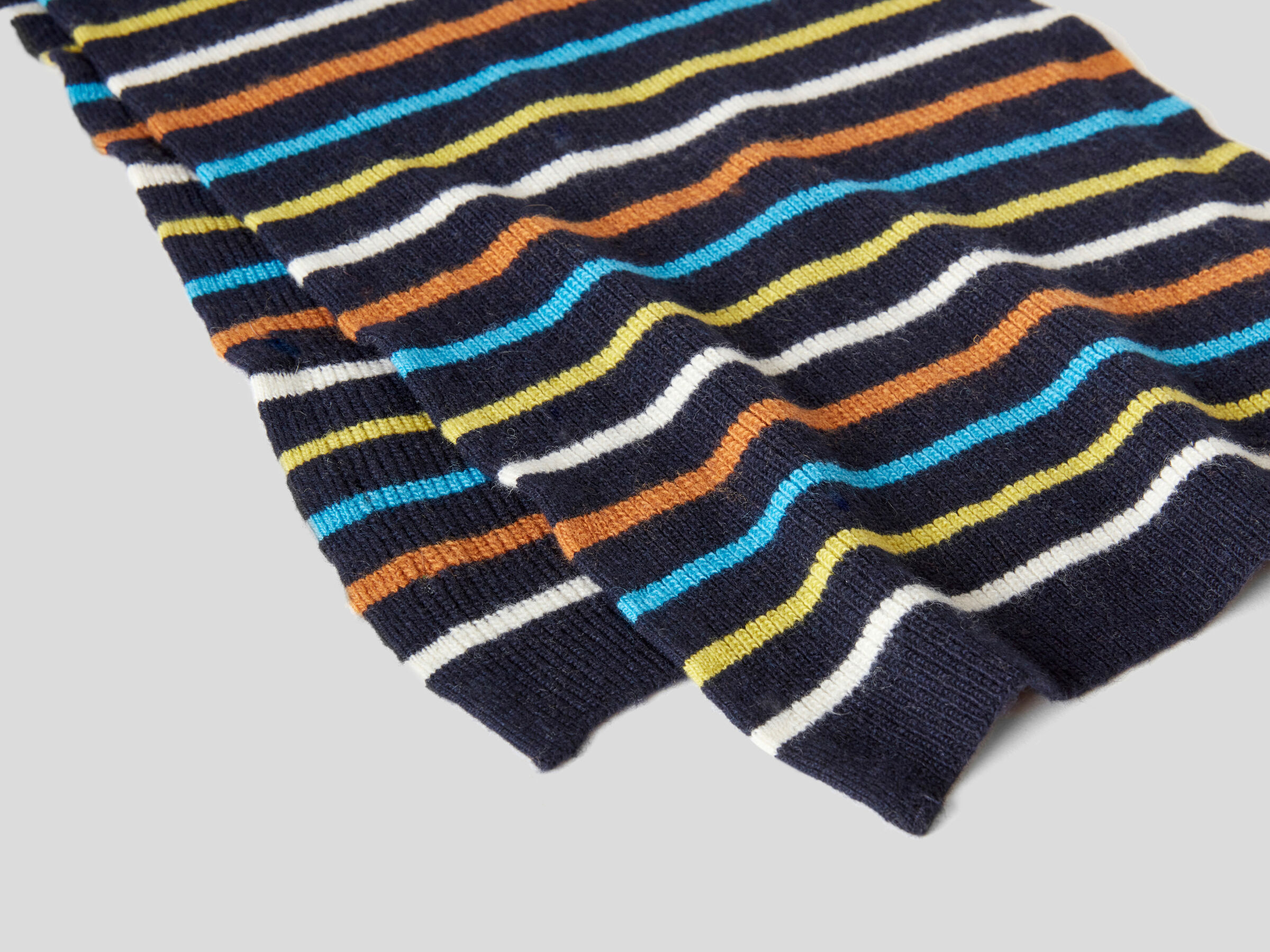 Scarf in wool and cashmere blend image number 2