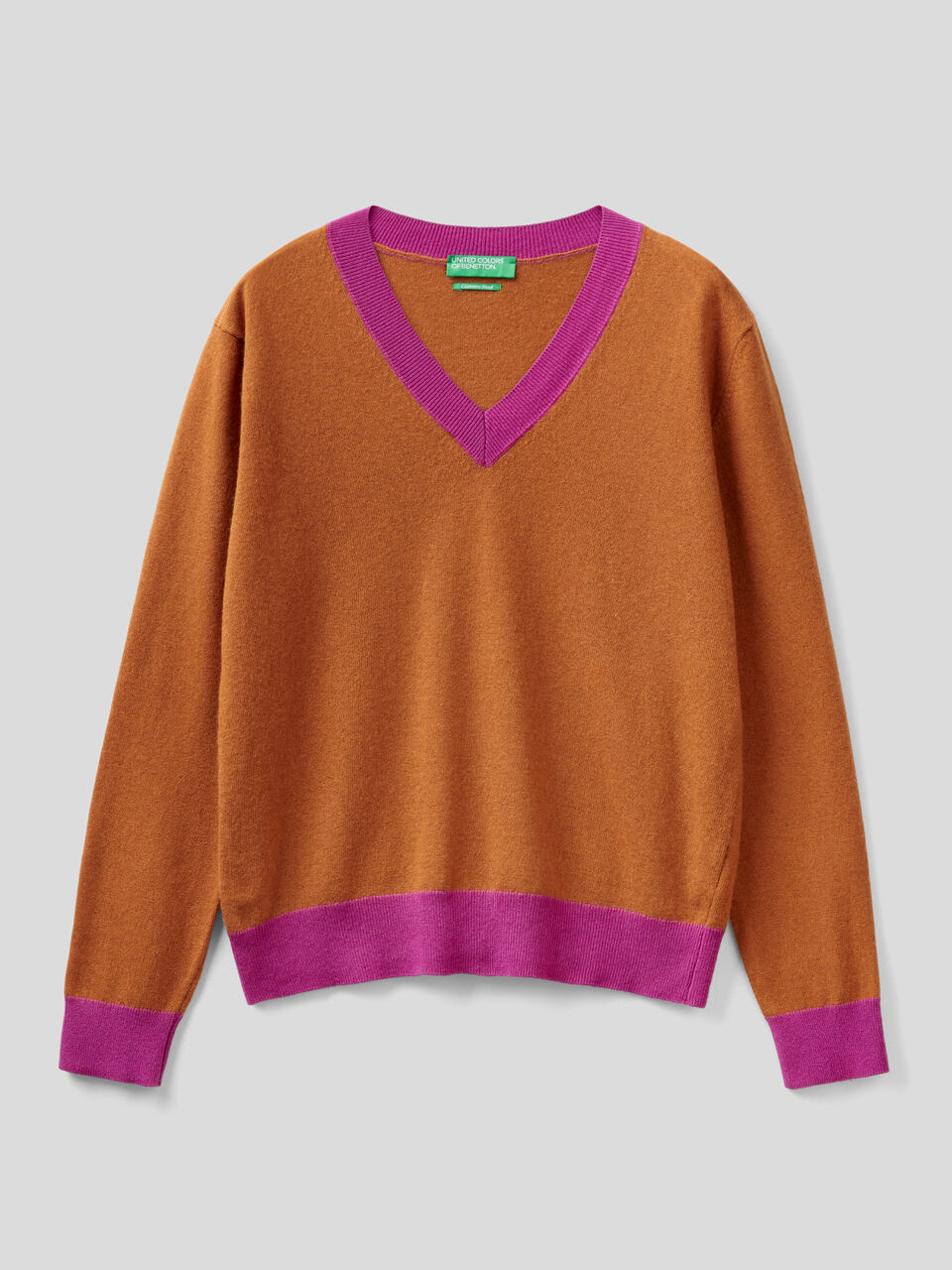 V-neck sweater in cashmere blend image number 1