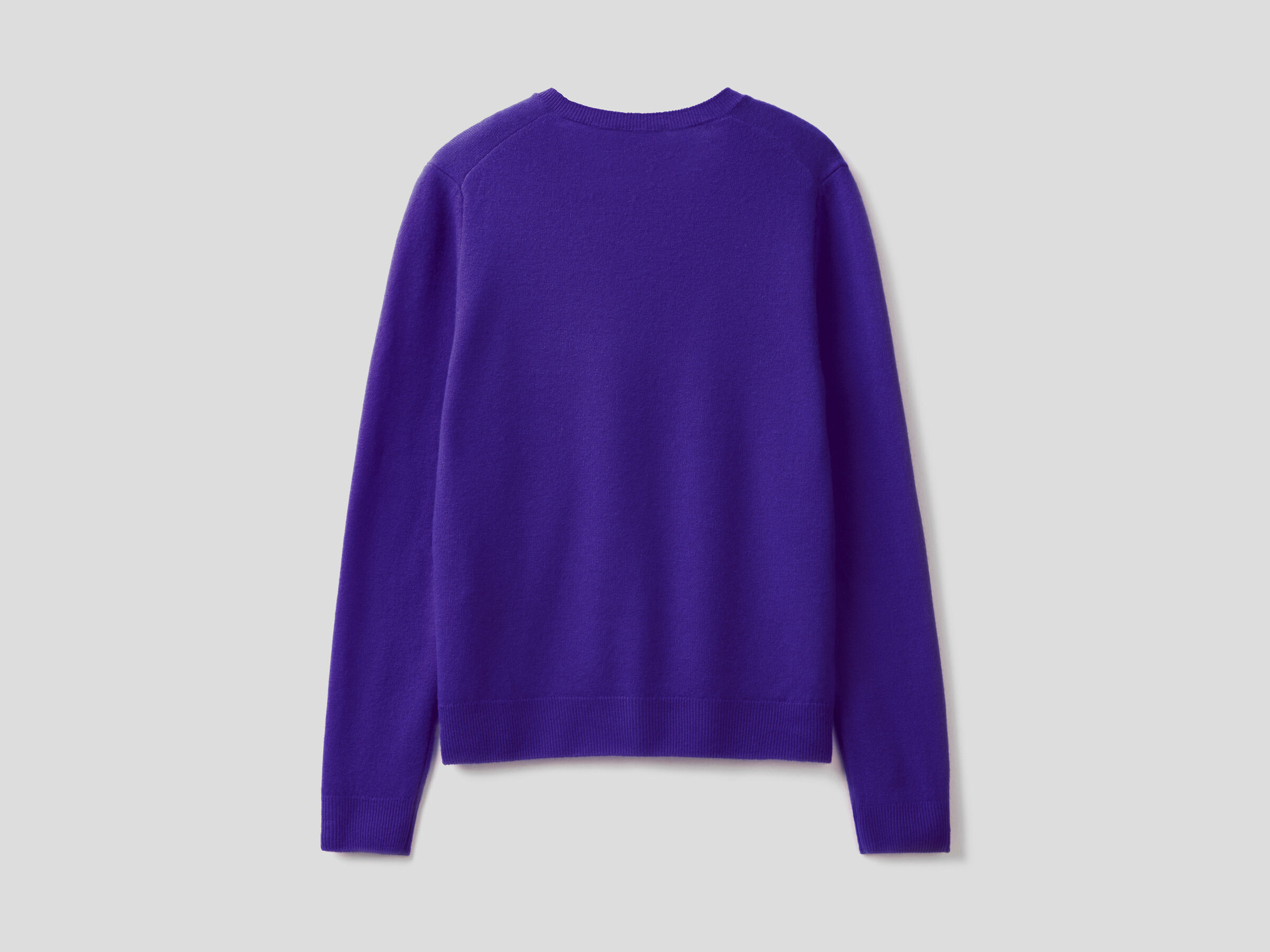V-neck sweater in pure virgin wool image number 5