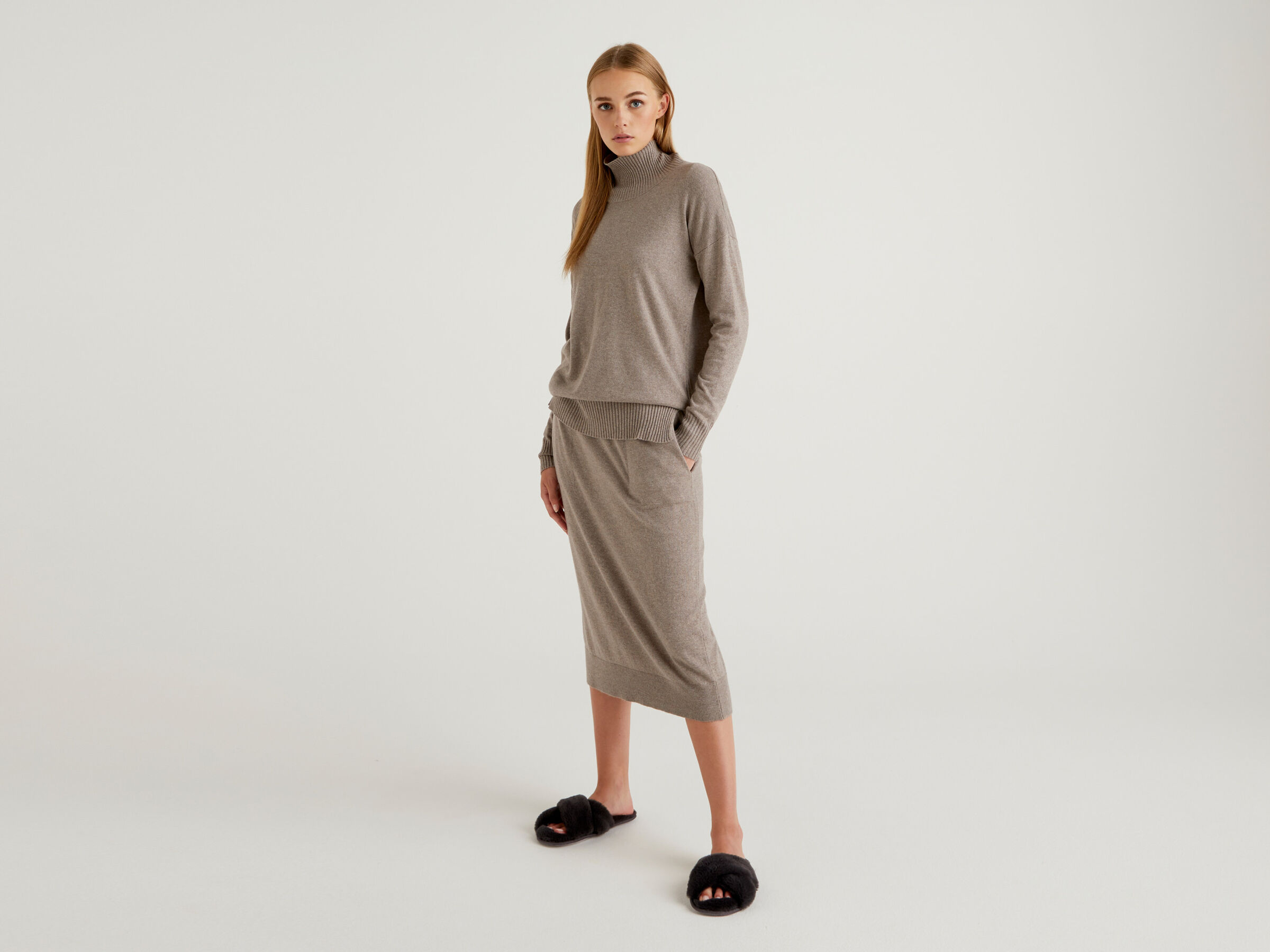 Turtleneck in silk and cashmere blend image number 3