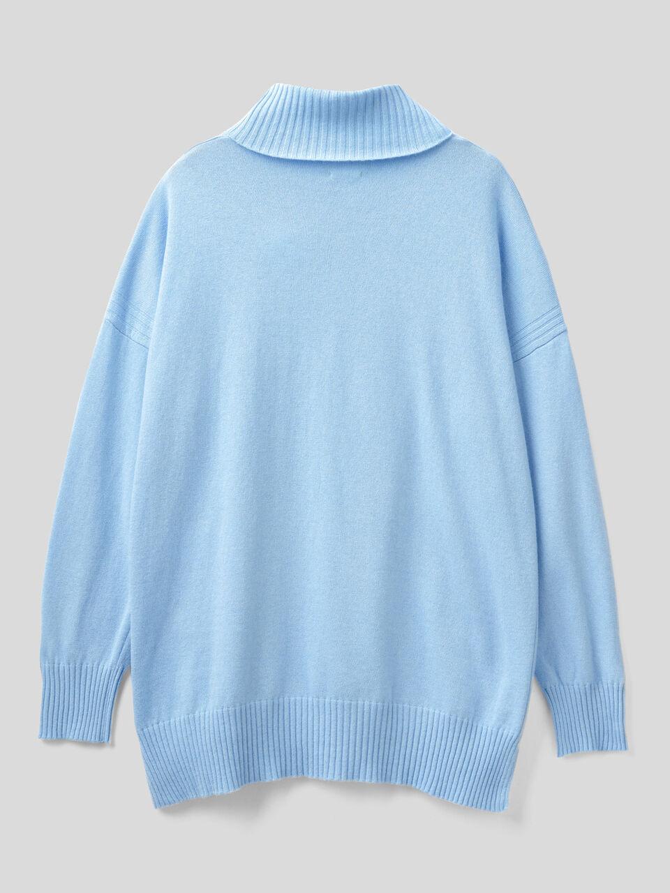 Oversized fit turtleneck in cashmere blend image number 2