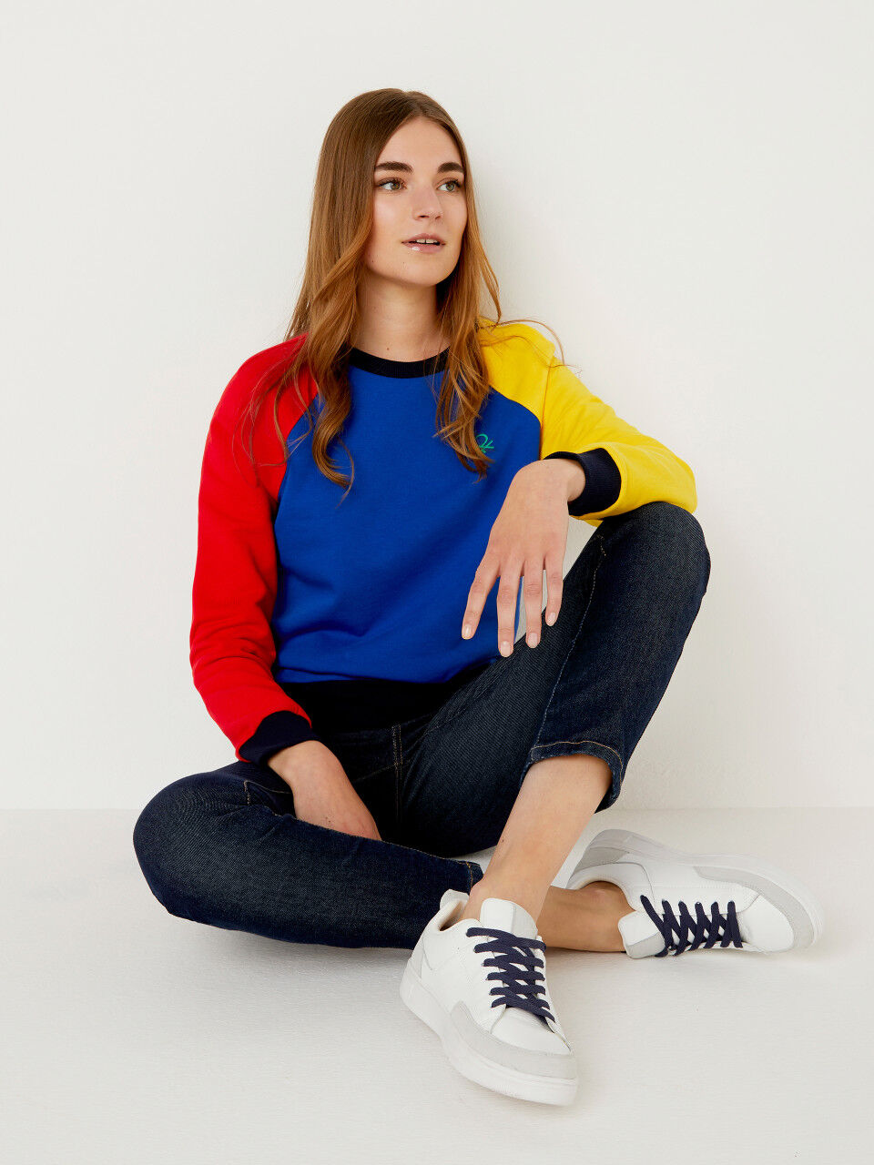 Crew neck sweatshirt with raglan sleeves