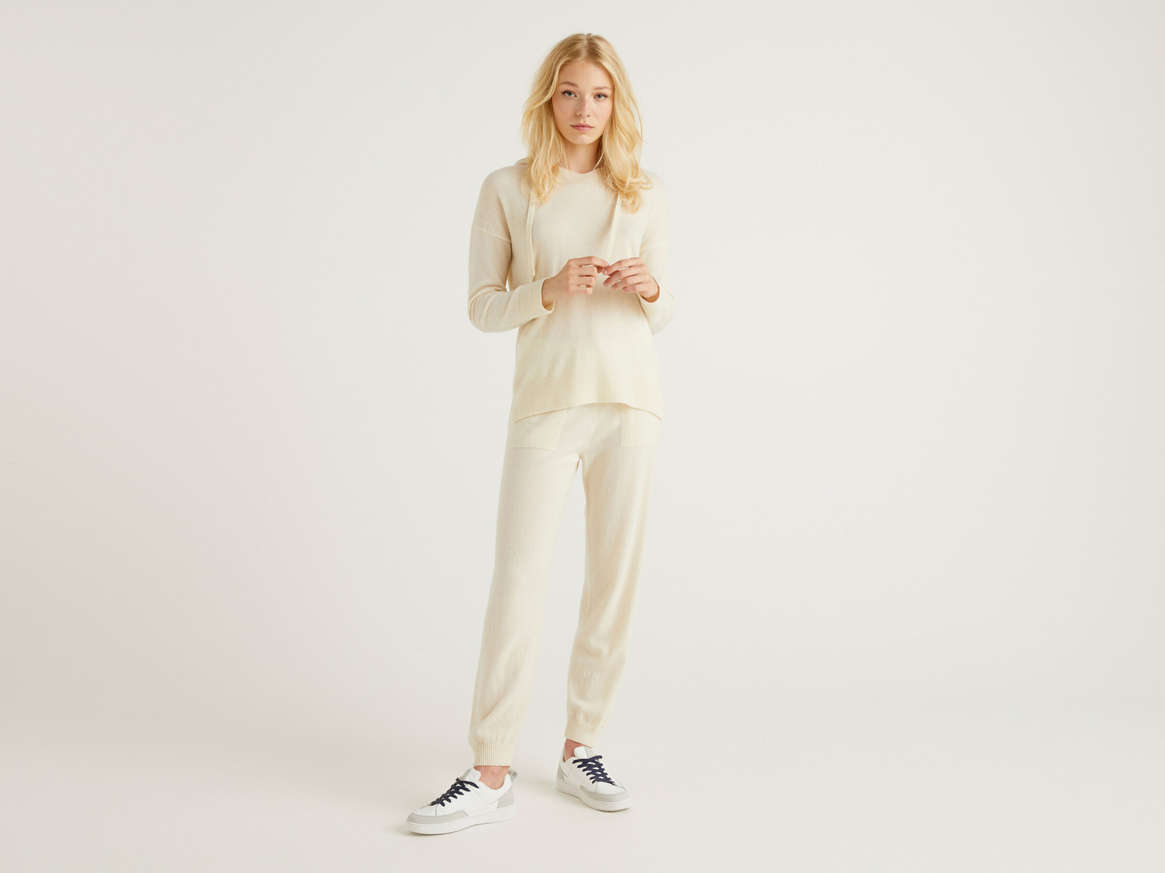 Pure cashmere sporty trousers image number 3