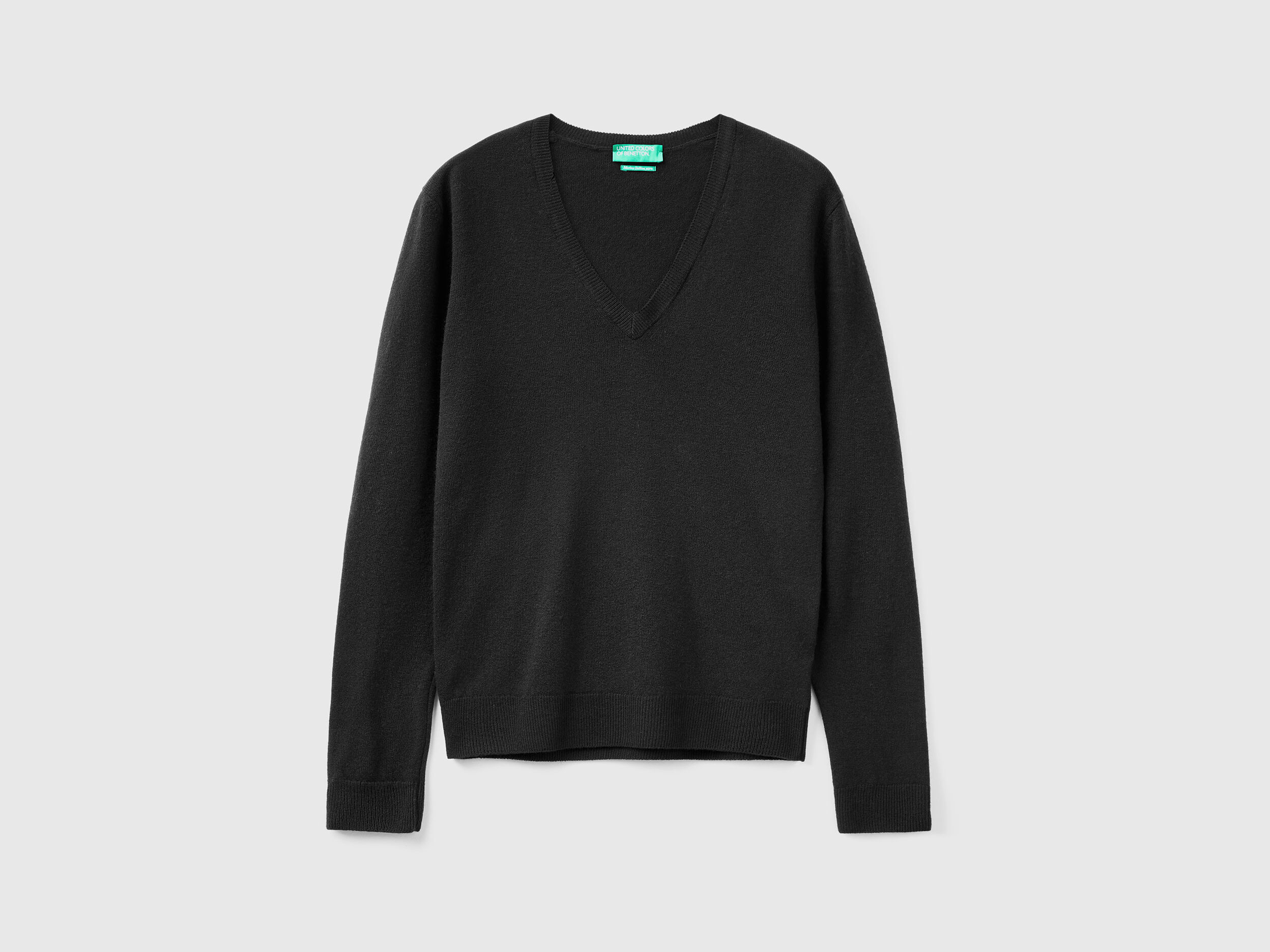 Black wool v neck sweater outlet