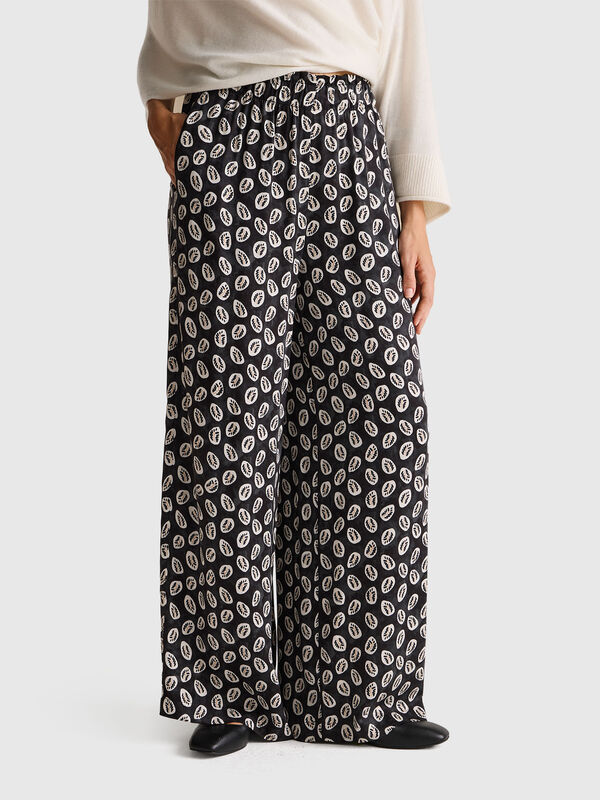 Wide flowy trousers with pattern print Wide flowy trousers with pattern print Women