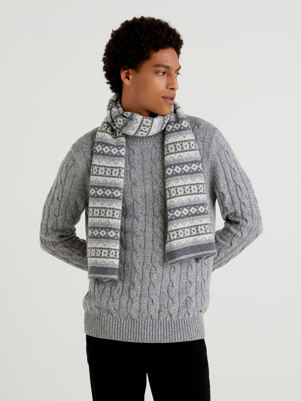 Scarf in jacquard wool blend image number 2