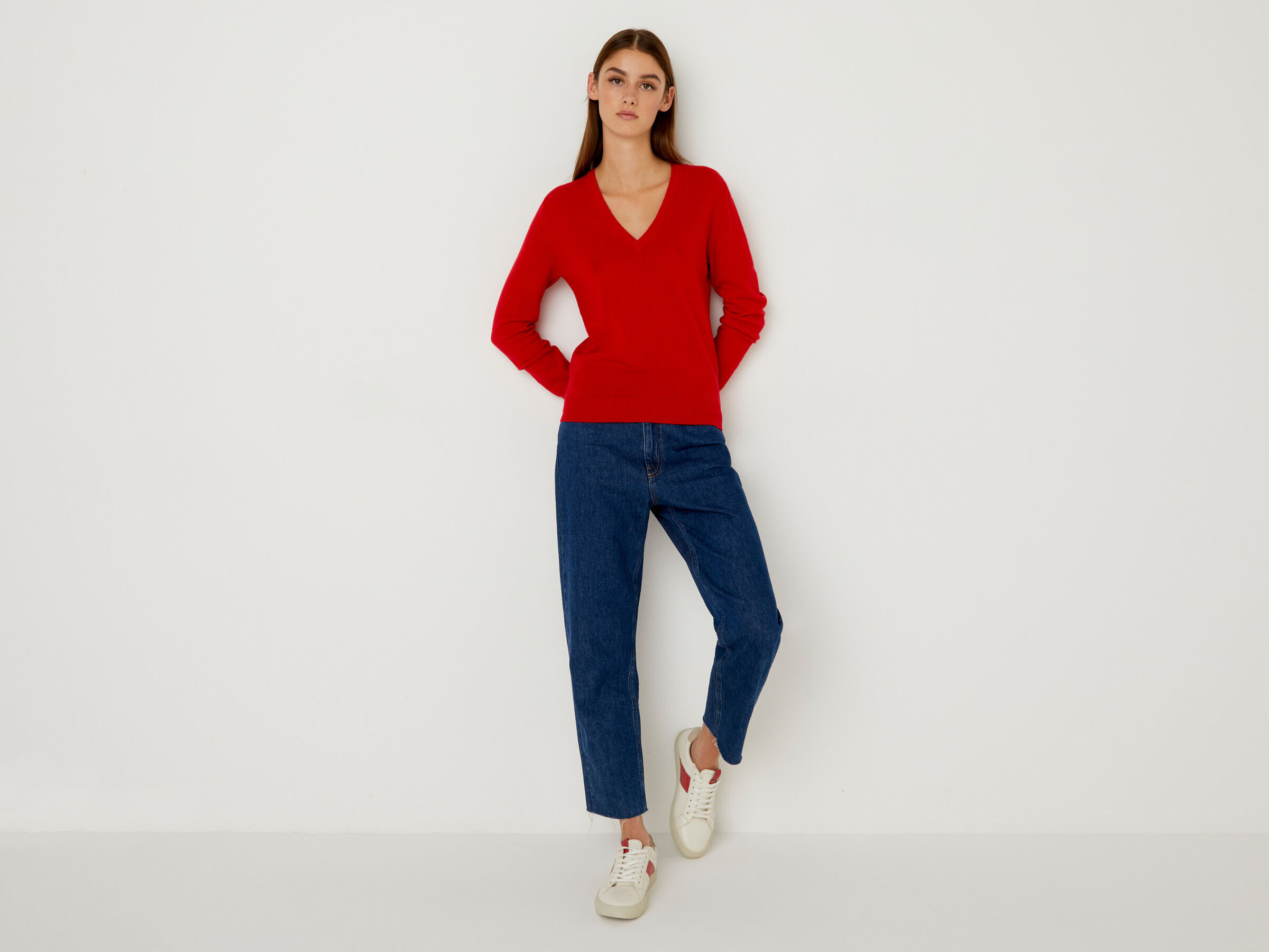 V-neck sweater in pure virgin wool image number 3