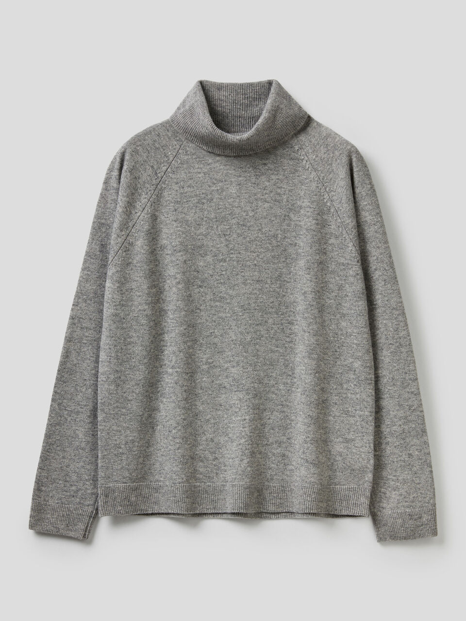 Turtleneck sweater in cashmere and wool blend image number 1