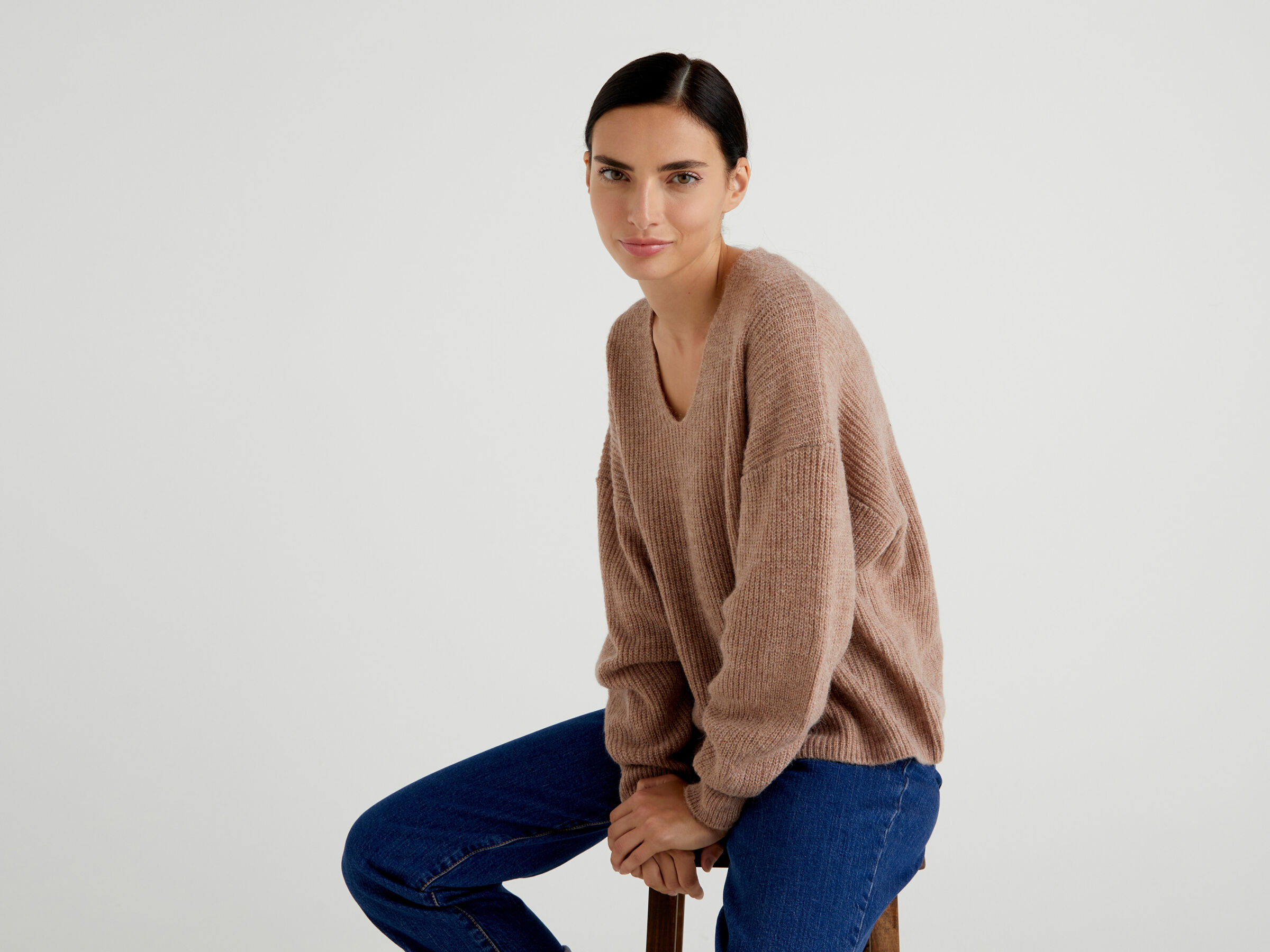 Boxy fit V-neck sweater image number 3