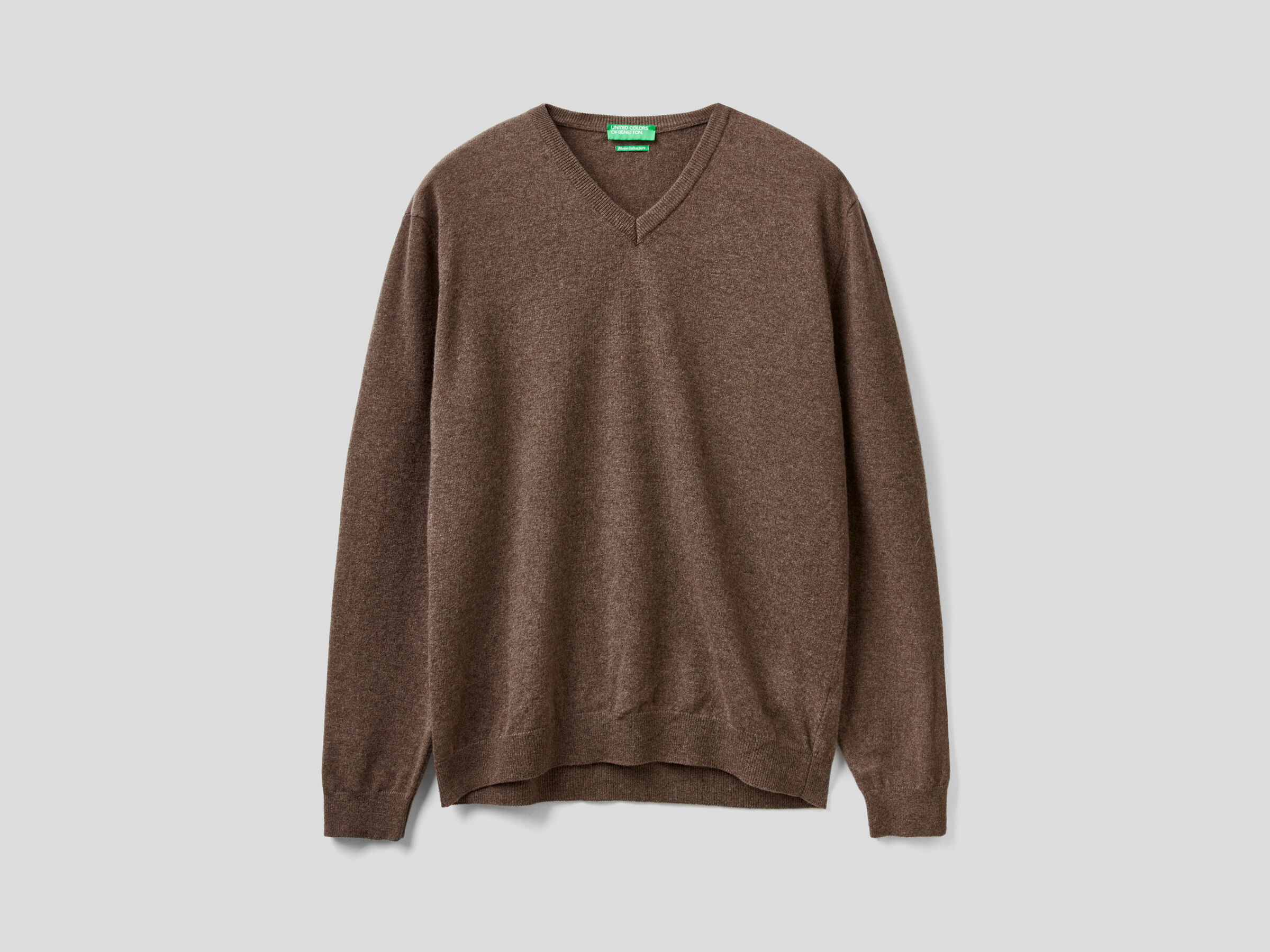 V-neck sweater in pure virgin wool image number 5