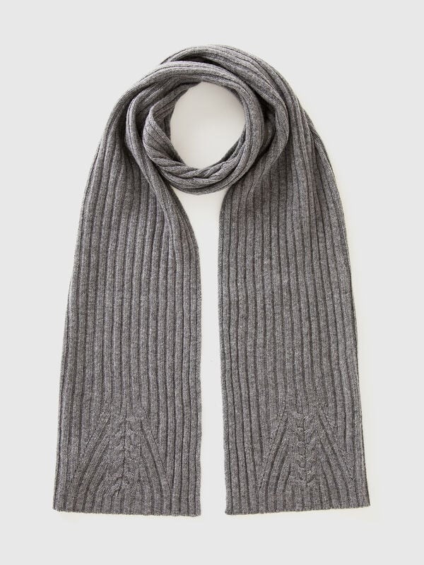Scarf with cable knit Women