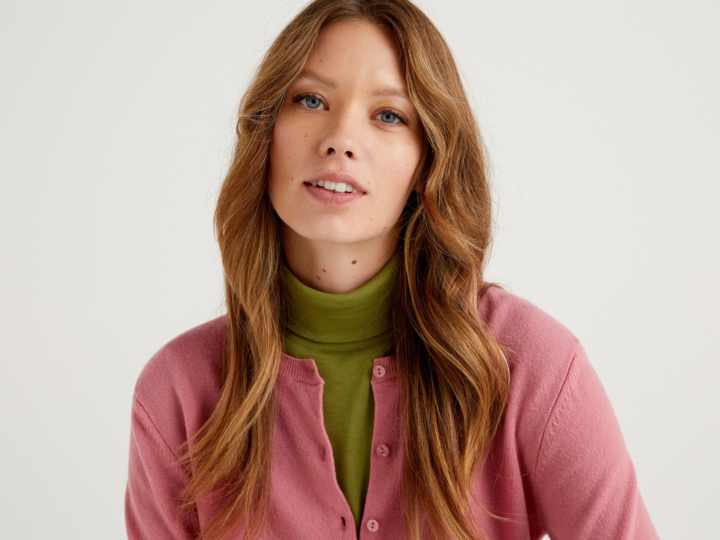 Crew neck cardigan in pure virgin wool image number 4