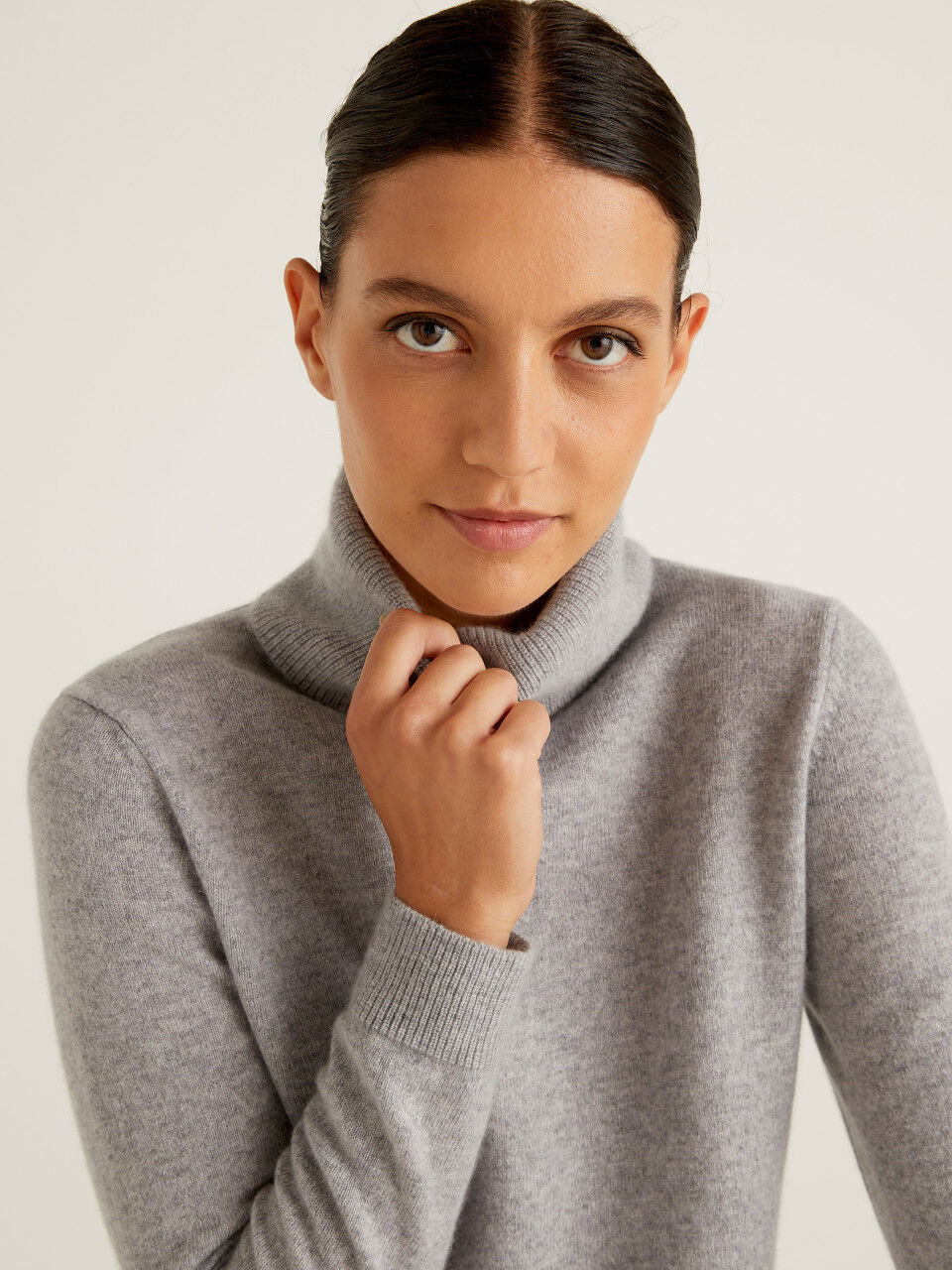 Grey cashmere discount turtleneck sweater women's