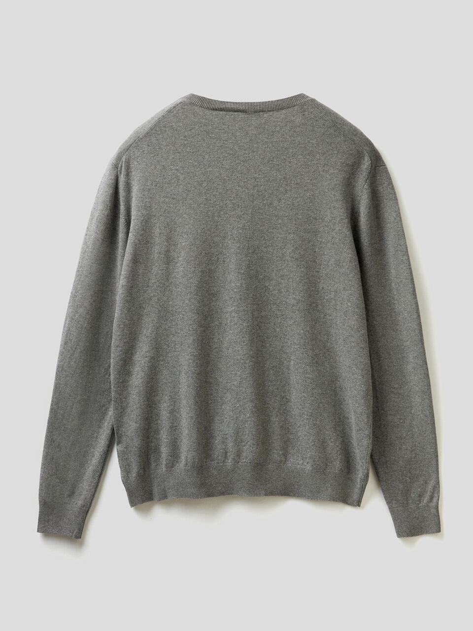 V-neck sweater in lightweight cotton blend image number 2