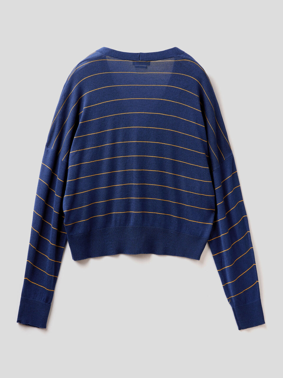 V-neck cardigan in cashmere blend image number 2
