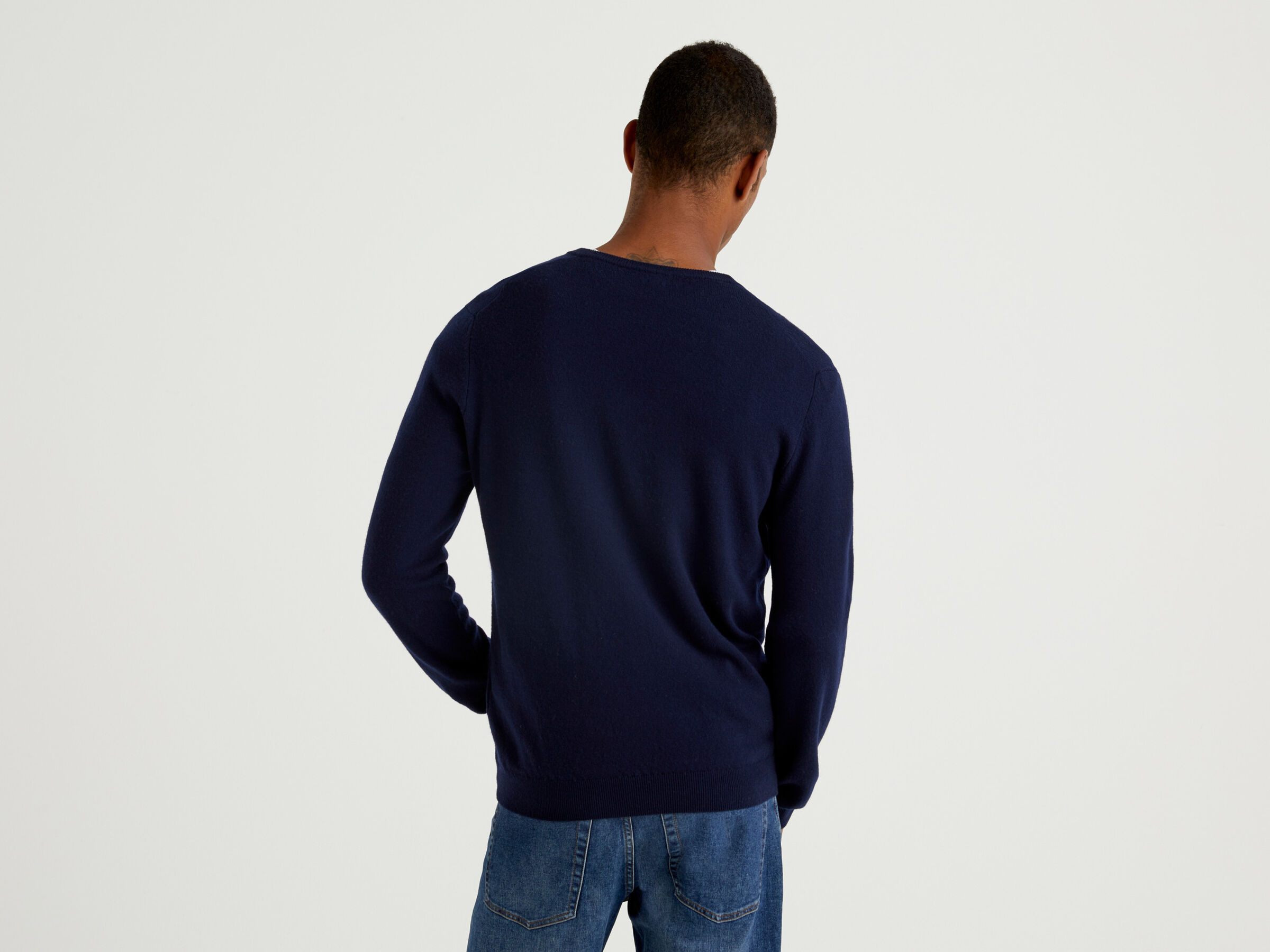 V-neck sweater in pure virgin wool image number 2