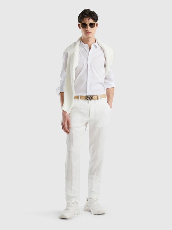 Chinos in pure linen Men