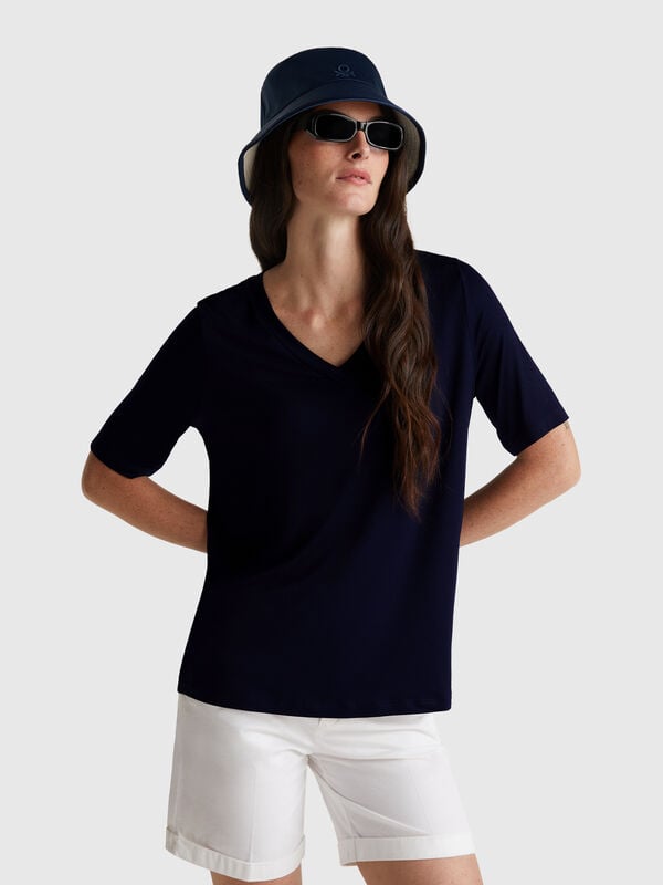 V-neck t-shirt in stretch viscose Women